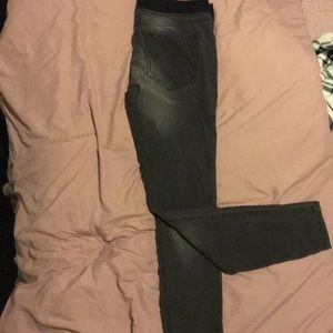 Dark wash stretchy jeans